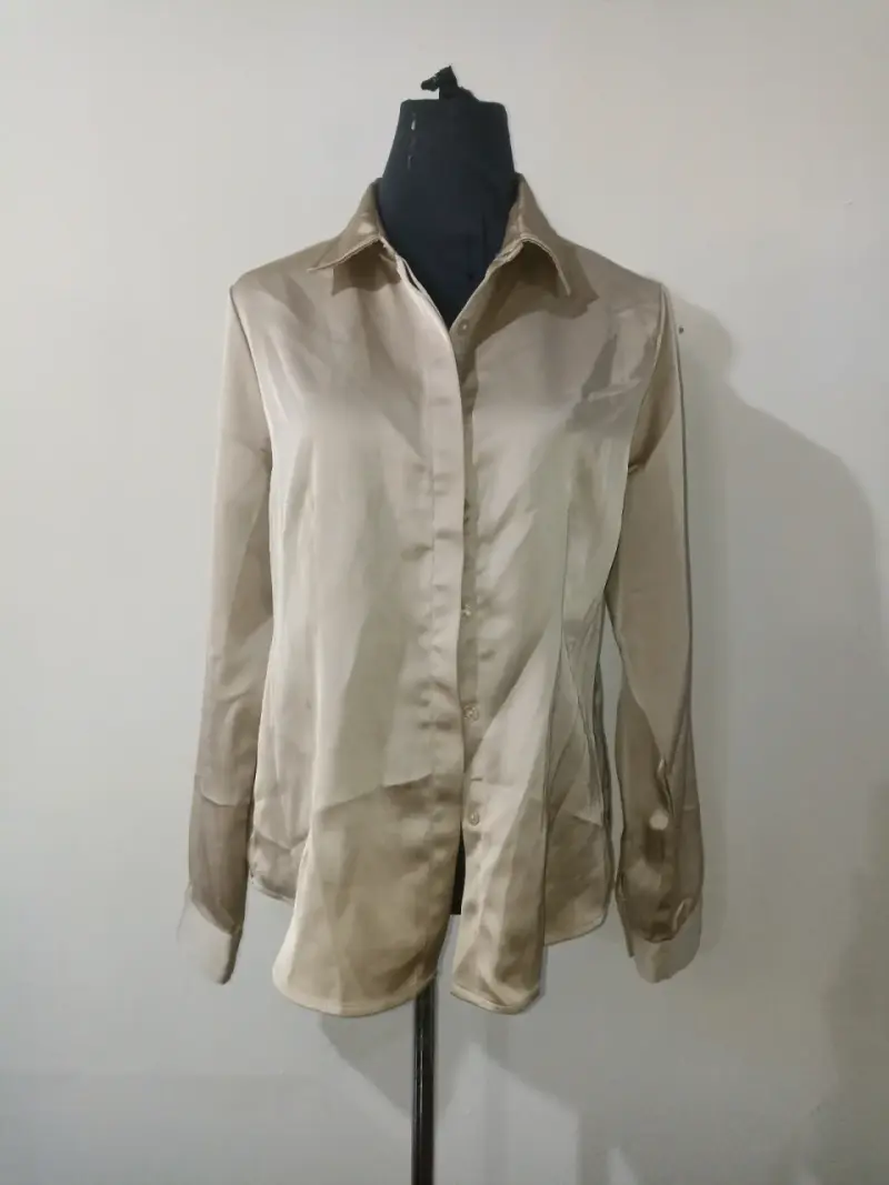 Camisa beige satinada mujer