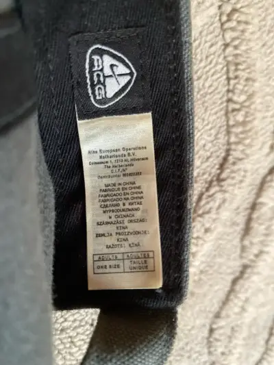 Gorra nike Acg con logo bordado - miniatura 5