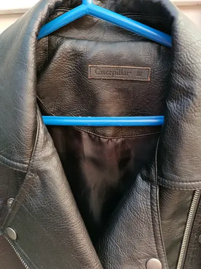 Chaqueta de cuero negra - miniatura 2