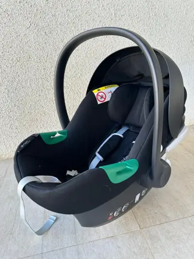 Silla de auto para bebé - miniatura 2