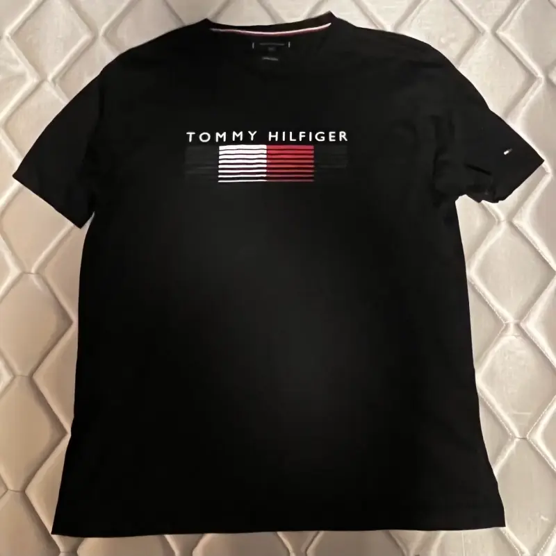 Polera negra Tommy Hilfiger original talla XXL. - 1