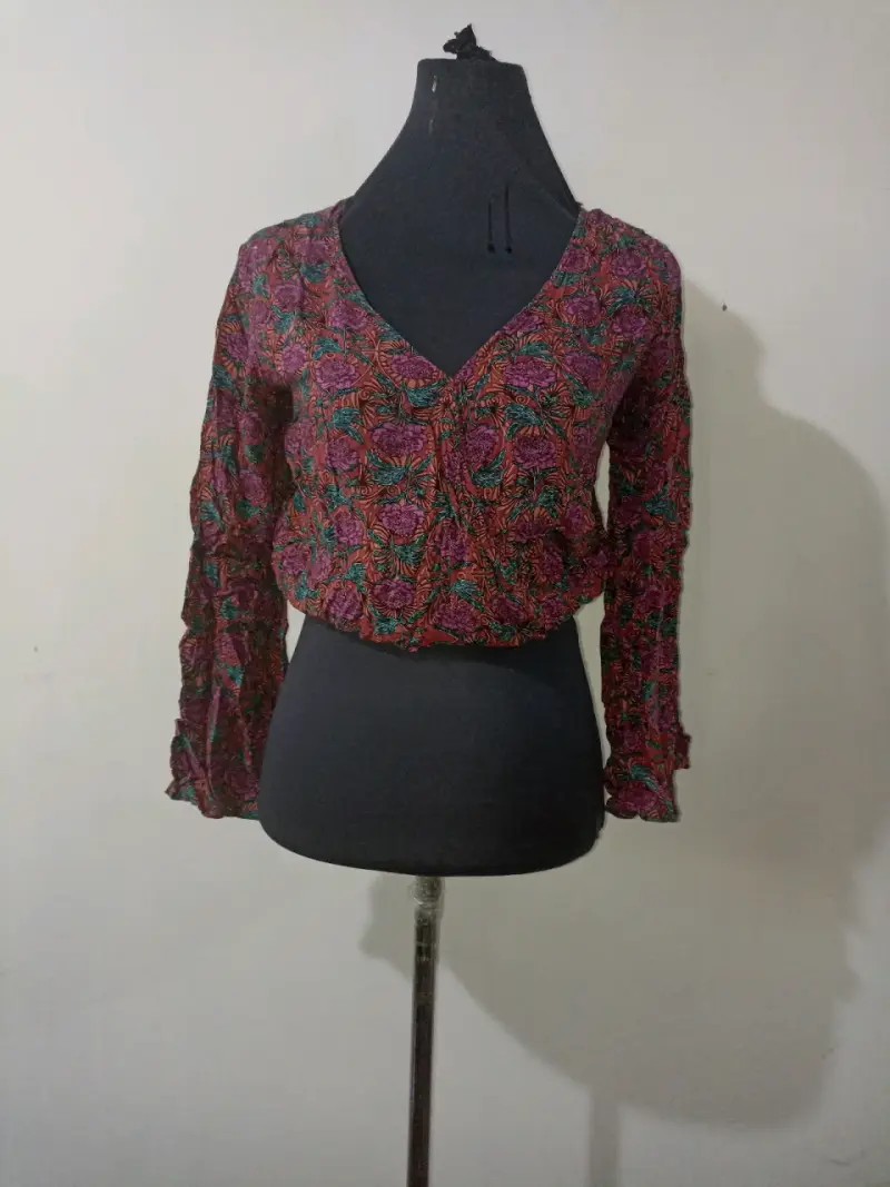 Blusa floral de colores vivos