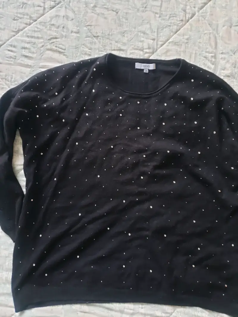 Polera negra S/M con puntos brillantes - 3