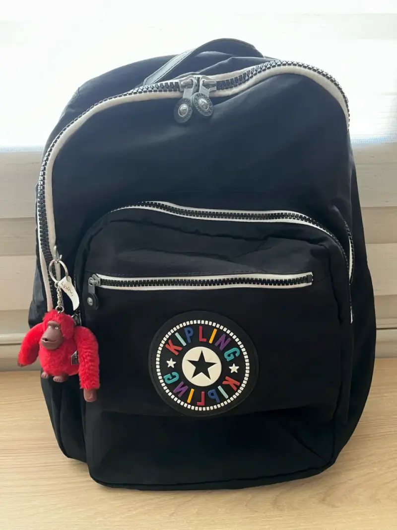 Mochila Kipling Original negra con llavero - 1