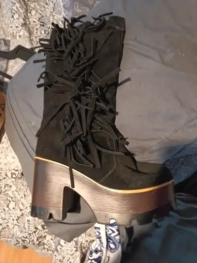 Botas negras con flecos - miniatura 1