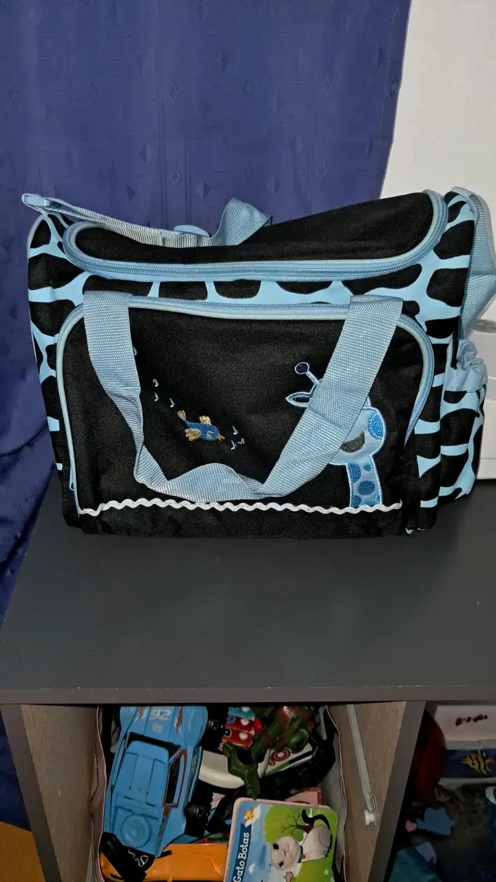 Bolso maternidad negro y celeste - 1