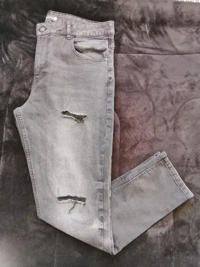 Jeans grises desgastados - miniatura 1