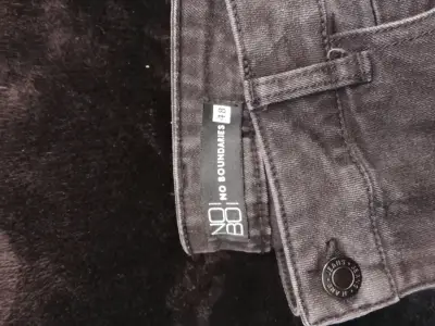 Jeans grises desgastados - miniatura 2