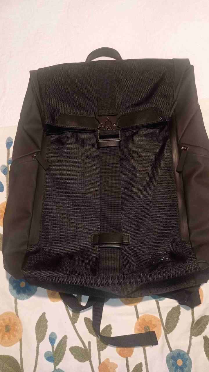 Mochila negra unisex marca Guante. - 6
