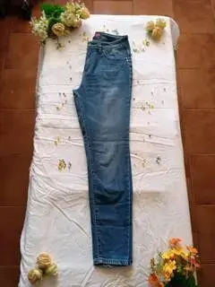 Jeans azules de mezclilla - miniatura 2
