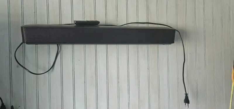 Barra de sonido negra con control