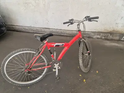 Bicicleta roja Discovery 26 pulgadas - miniatura 1