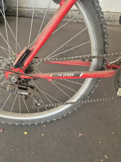 Bicicleta roja Discovery 26 pulgadas - miniatura 2