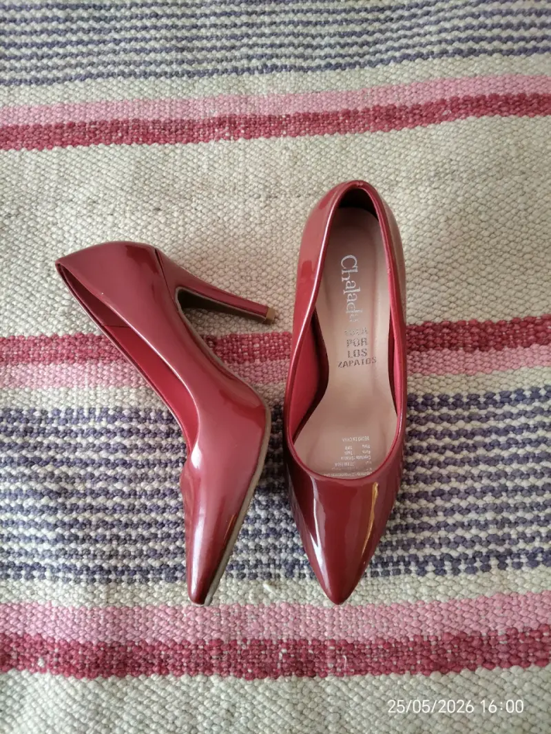 Tacones rojos de charol