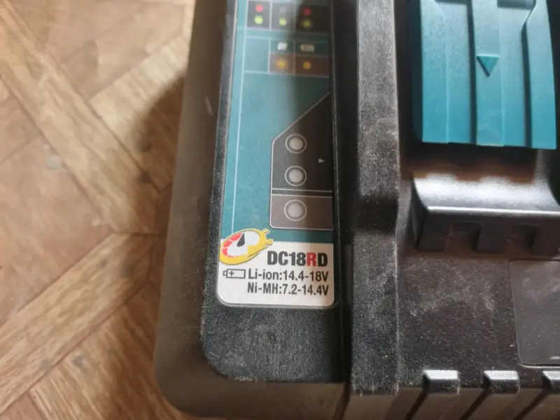 Cargador de batería Makita dual - 3