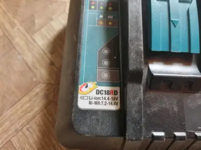 Cargador de batería Makita dual - miniatura 3