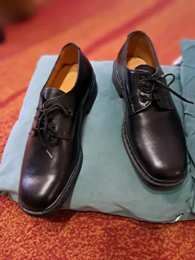 Zapatos formales negros nuevos - miniatura 4