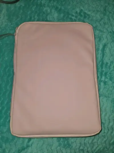 Funda rosada para tablet - miniatura 1
