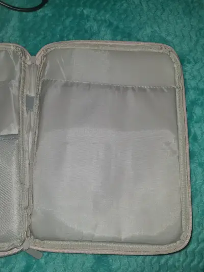 Funda rosada para tablet - miniatura 3
