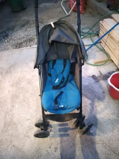Coche de bebé azul - miniatura 1