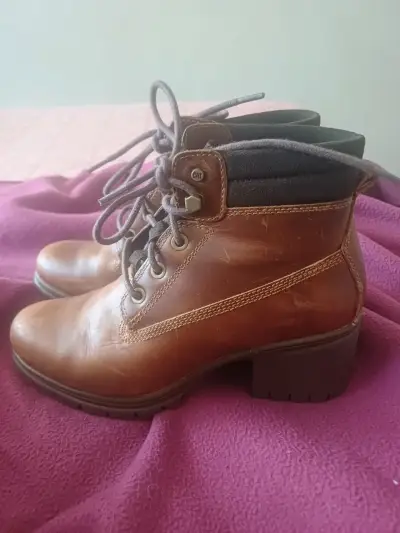 Botines de cuero marrón marca caterpillar - miniatura 1