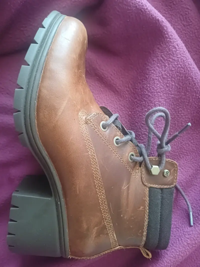 Botines de cuero marrón marca caterpillar - 4