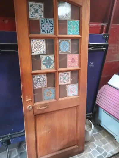 Puerta Solida con chapa, todo en buen estado. - miniatura 3