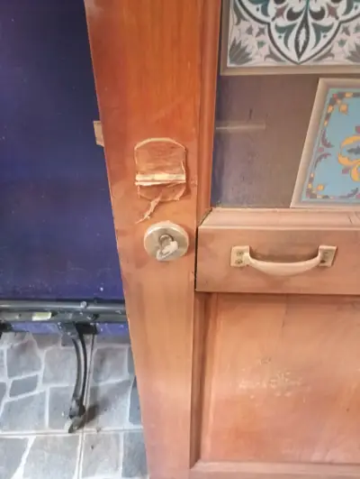 Puerta Solida con chapa, todo en buen estado. - miniatura 4