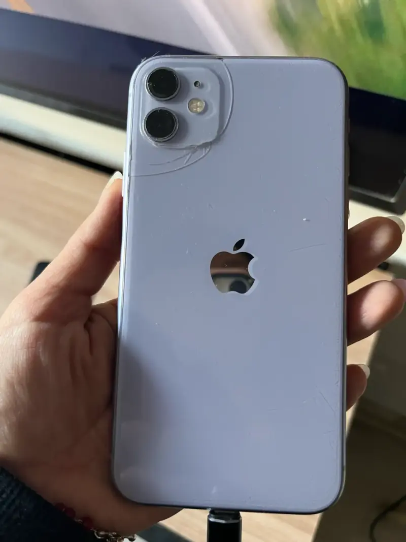 iPhone 11 - 4