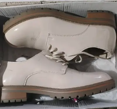 Zapatos mujer 38 crema ,nuevos . - miniatura 2