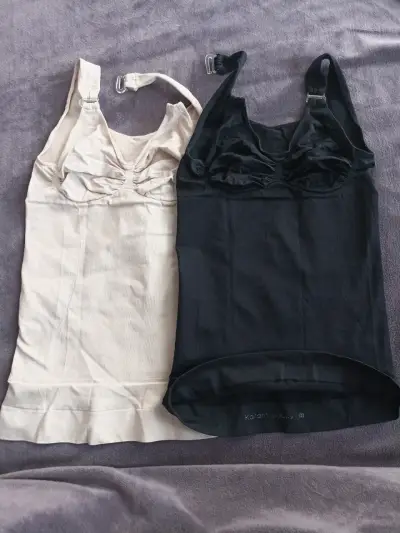 Tops de lactancia beige y negro - miniatura 1