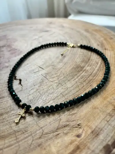 Collar de cuentas verde oscuro elegante - miniatura 2