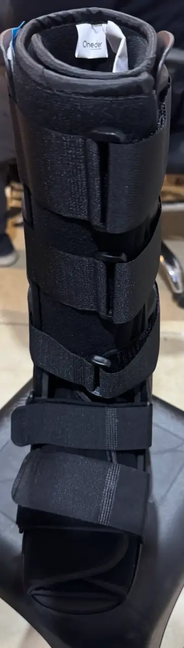 Bota ortopédica negra con ajuste Talla S - miniatura 2