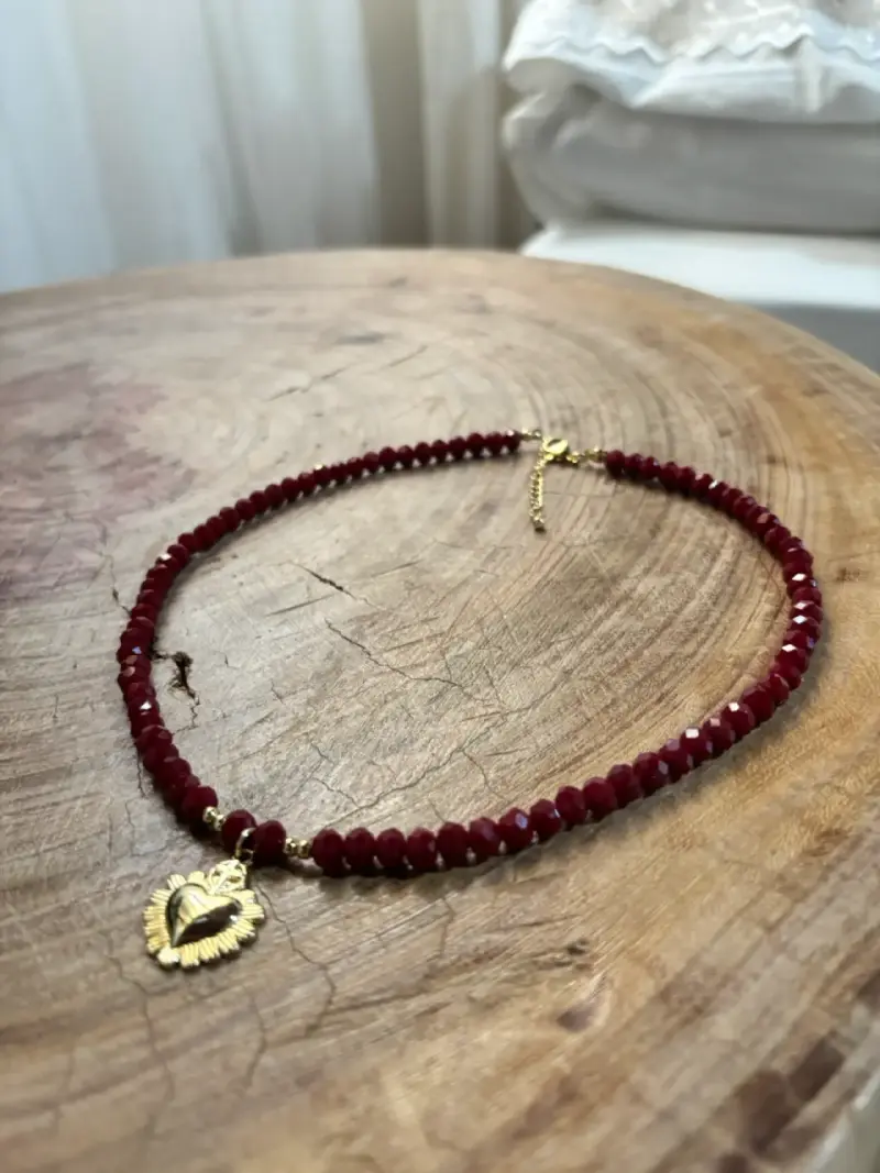 Collar de cuentas rojas con dije - 2