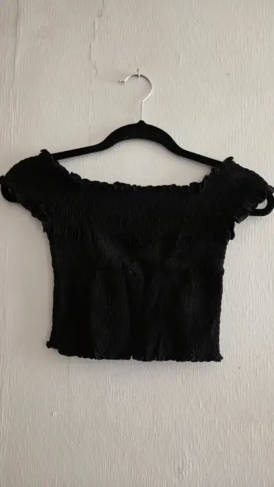 Polera/Top negro fruncido - miniatura 1