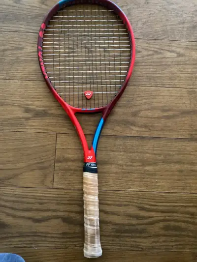 Raqueta de tenis Yonex usada - miniatura 1