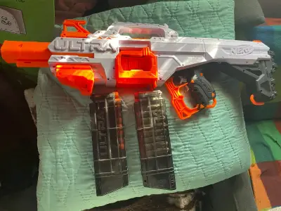 Lanzador Nerf Ultra blanco y naranja - miniatura 3