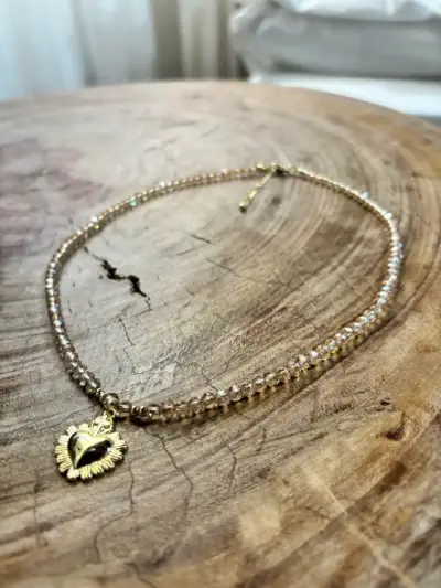 Collar con dije dorado - miniatura 2
