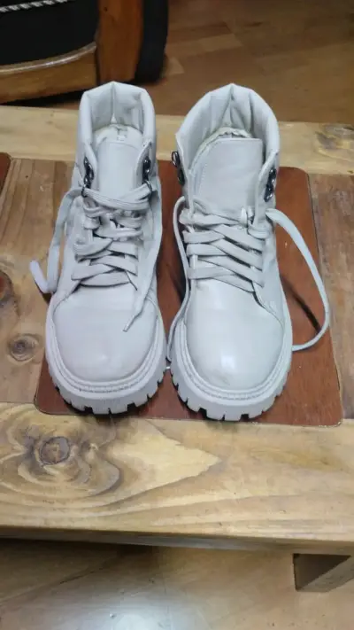 Botas beige de cuero - miniatura 1