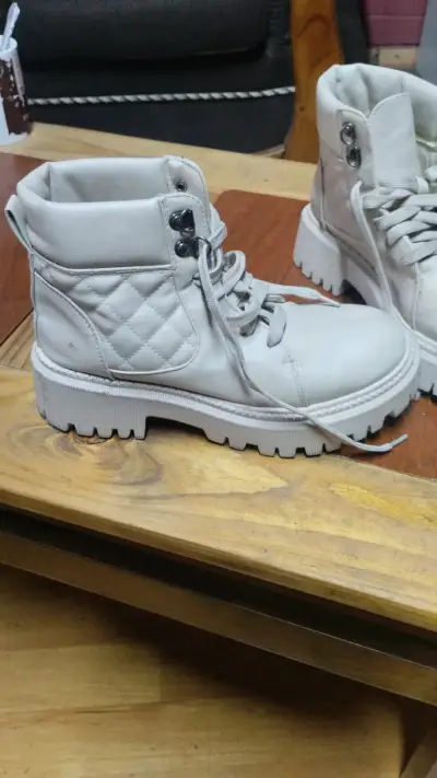 Botas beige de cuero - miniatura 2