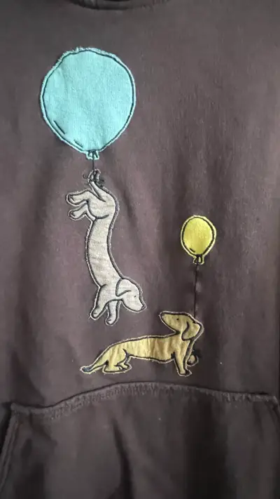 Polerón marrón con diseño de globos - miniatura 2