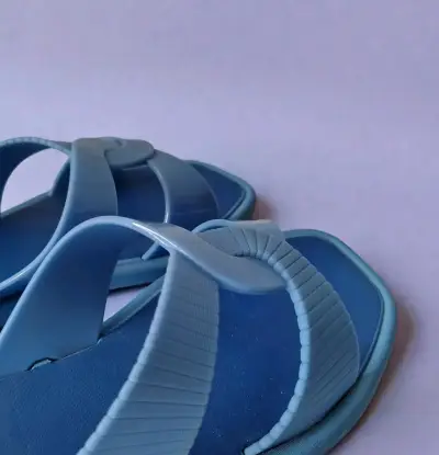 Sandalias planas azules - miniatura 4