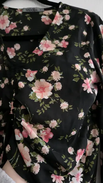 Blusa negra con flores Wados - miniatura 4