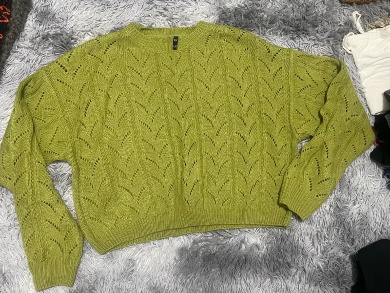 Suéter verde calado para mujer