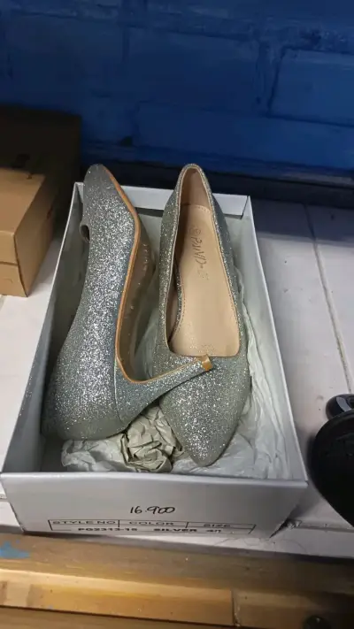 Tacones plateados brillantes - miniatura 1