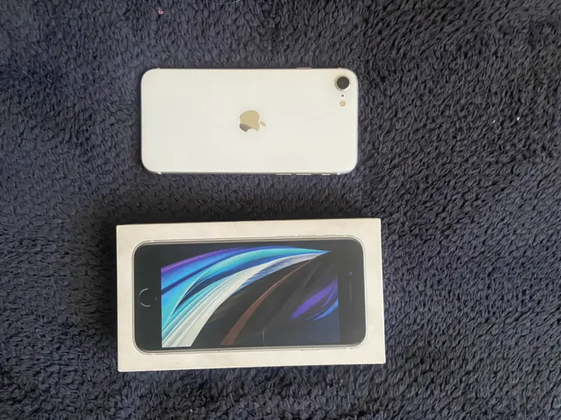 iPhone SE 2020 (usado) - 2