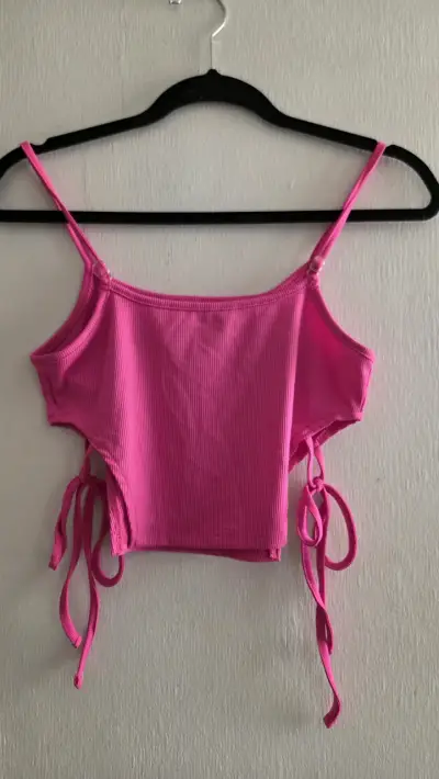 Crop Top fucsia con tiras - miniatura 1