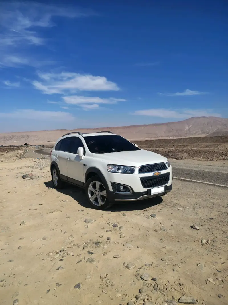 Chevrolet SUV blanco en buen estado - 1