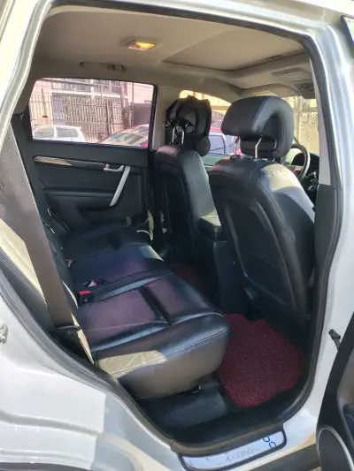 Chevrolet SUV blanco en buen estado - miniatura 5