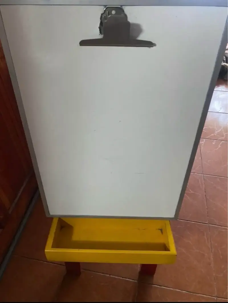 Pizarra blanca con atril infantil - 2